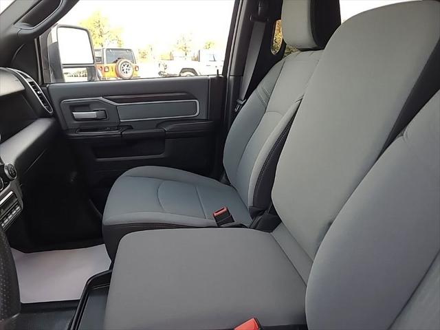 2023 Ram 3500 Big Horn Crew Cab 4x4 8' Box
