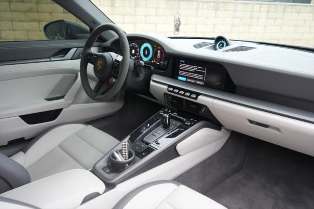 2025 Porsche 911 Carrera