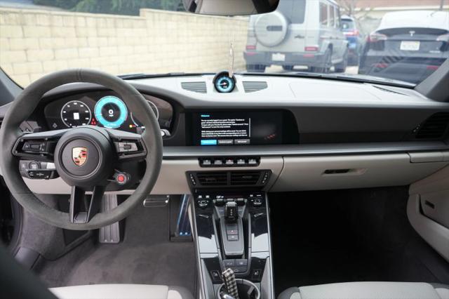 2025 Porsche 911 Carrera