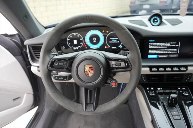 2025 Porsche 911 Carrera