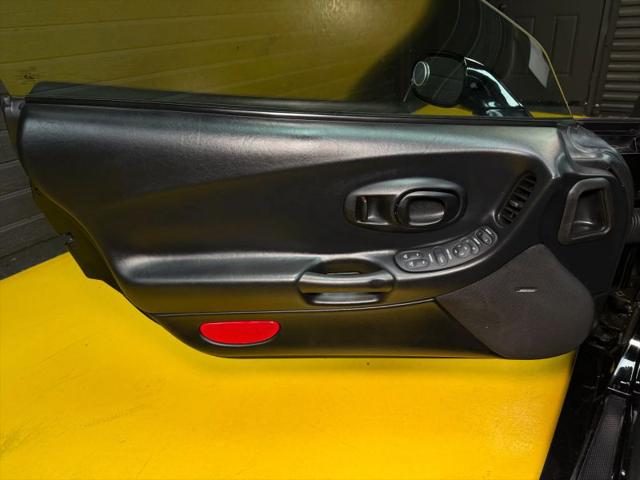 2004 Chevrolet Corvette Base