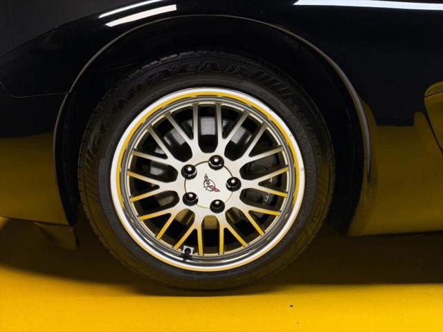 2004 Chevrolet Corvette Base