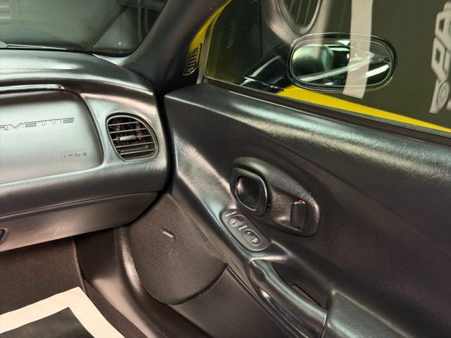 2004 Chevrolet Corvette Base