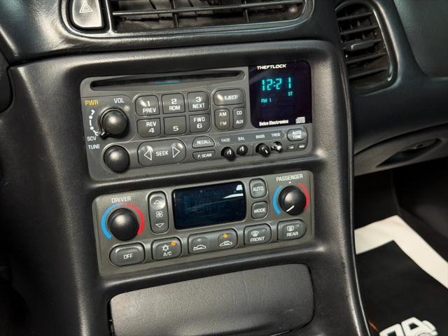 2004 Chevrolet Corvette Base