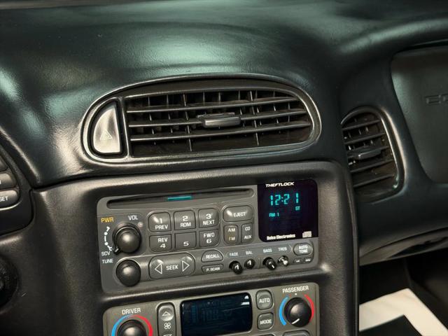 2004 Chevrolet Corvette Base