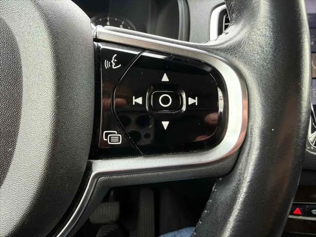 2017 Volvo XC90 T6 Momentum