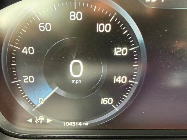 2017 Volvo XC90 T6 Momentum
