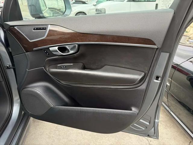 2017 Volvo XC90 T6 Momentum
