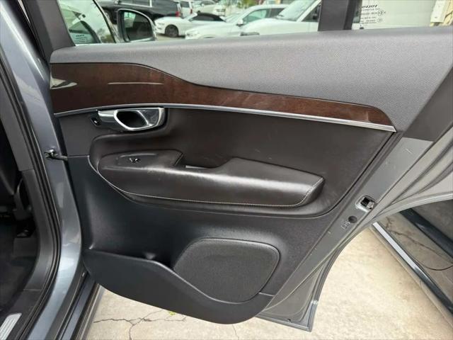2017 Volvo XC90 T6 Momentum