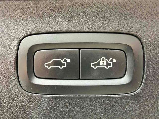 2017 Volvo XC90 T6 Momentum
