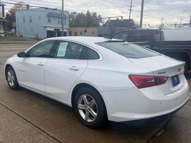 2022 Chevrolet Malibu FWD 1FL