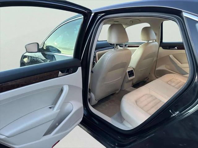 2013 Volkswagen Passat 2.5L SEL Premium