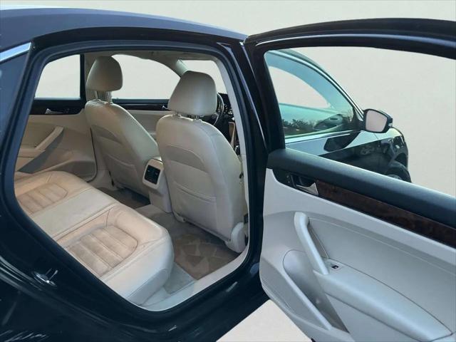 2013 Volkswagen Passat 2.5L SEL Premium