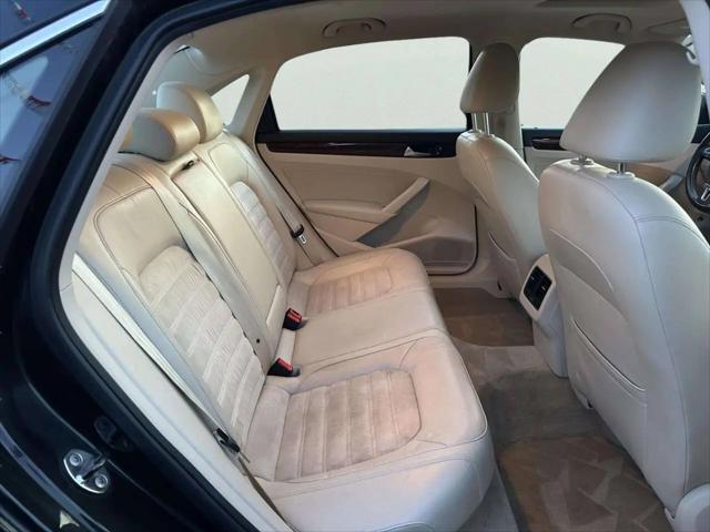 2013 Volkswagen Passat 2.5L SEL Premium
