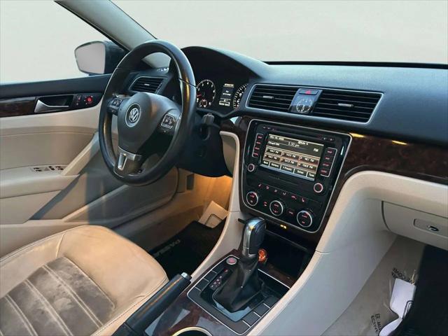 2013 Volkswagen Passat 2.5L SEL Premium