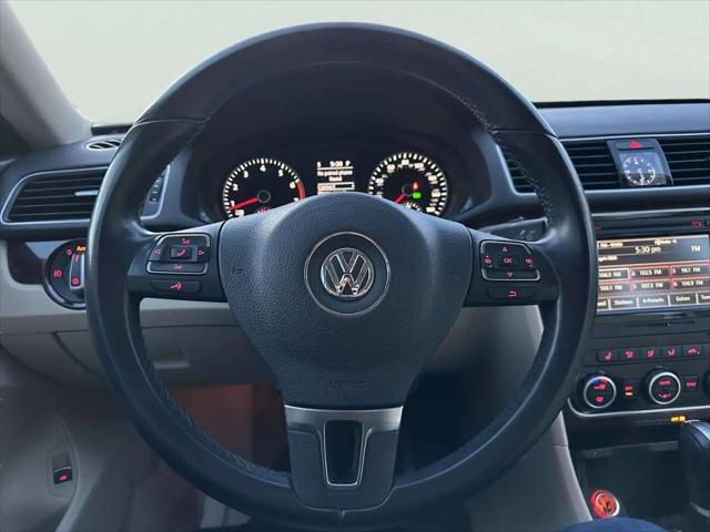 2013 Volkswagen Passat 2.5L SEL Premium