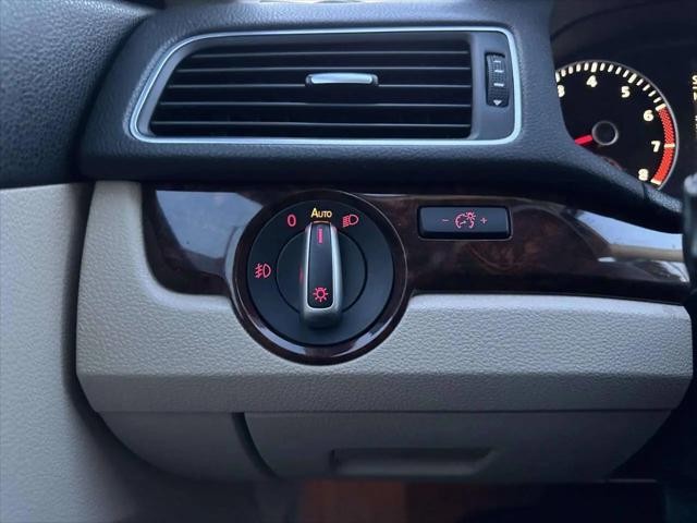 2013 Volkswagen Passat 2.5L SEL Premium