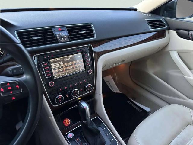 2013 Volkswagen Passat 2.5L SEL Premium