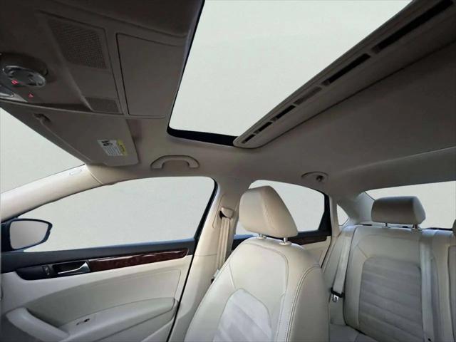 2013 Volkswagen Passat 2.5L SEL Premium