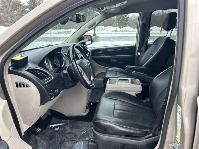 2016 Chrysler Town & Country Touring
