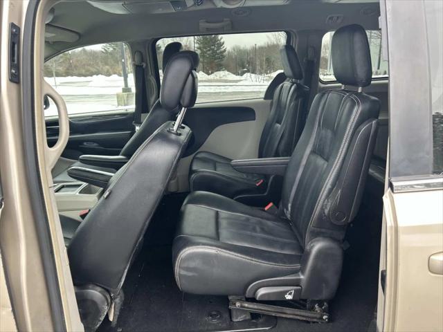 2016 Chrysler Town & Country Touring