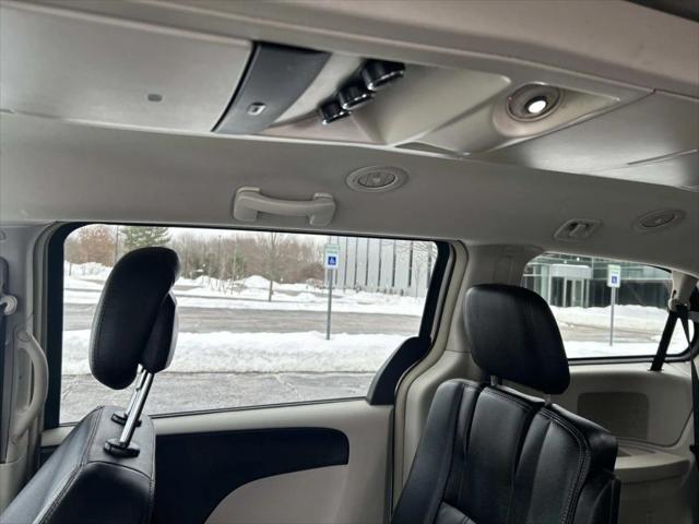 2016 Chrysler Town & Country Touring