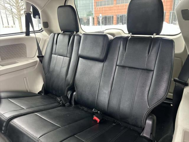 2016 Chrysler Town & Country Touring