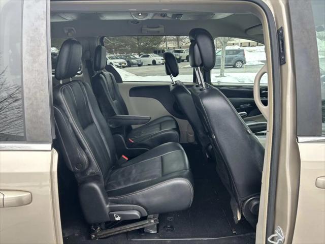 2016 Chrysler Town & Country Touring