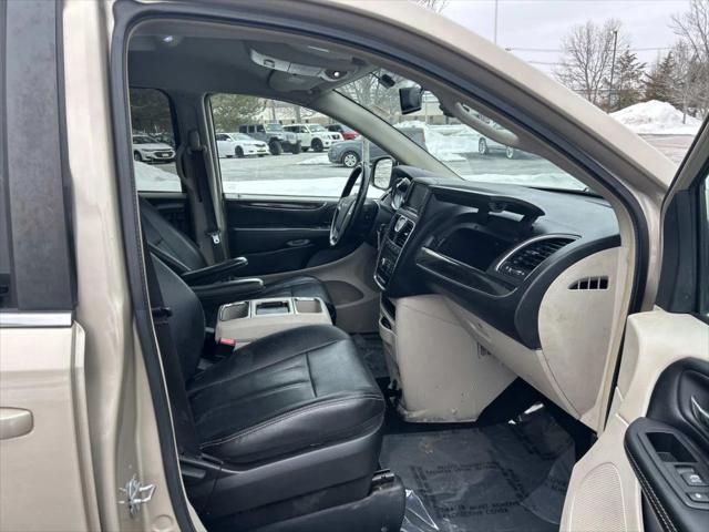 2016 Chrysler Town & Country Touring