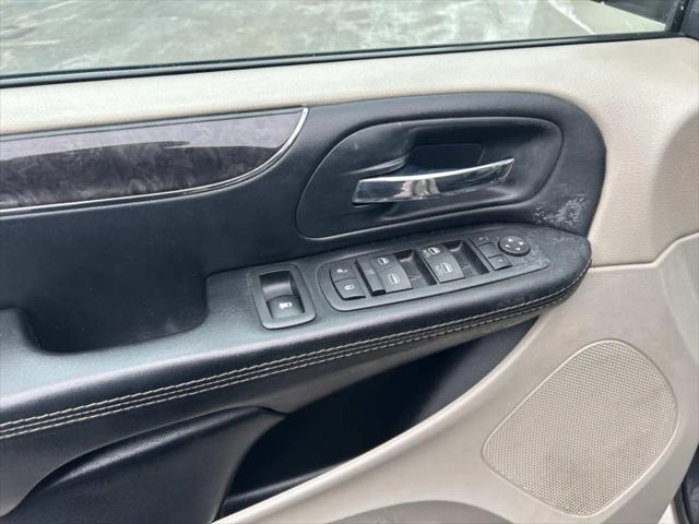 2016 Chrysler Town & Country Touring