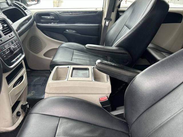 2016 Chrysler Town & Country Touring