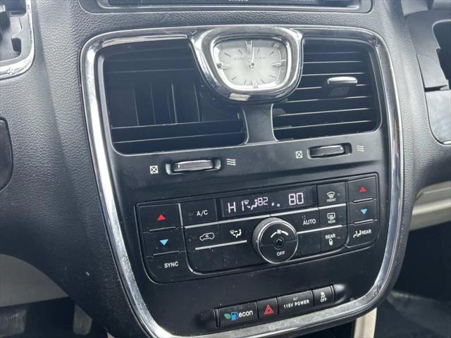 2016 Chrysler Town & Country Touring