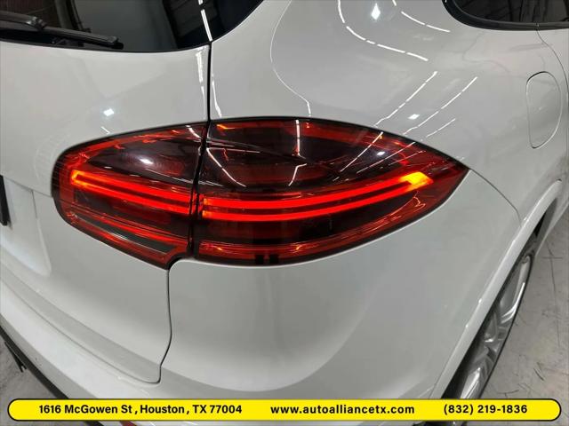 2017 Porsche Cayenne Platinum Edition