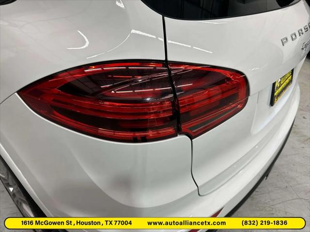 2017 Porsche Cayenne Platinum Edition