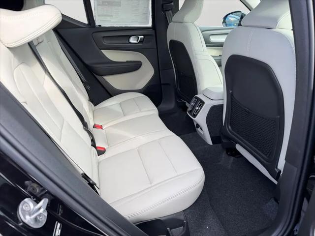 2026 Volvo XC40 Ultra, B5 AWD Gas (mild hybrid), Dark