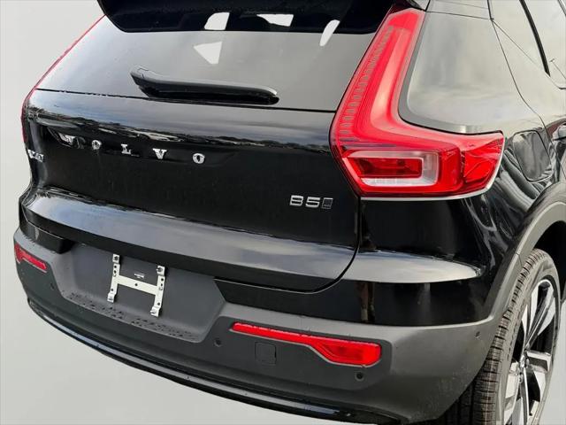 2026 Volvo XC40 Ultra, B5 AWD Gas (mild hybrid), Dark