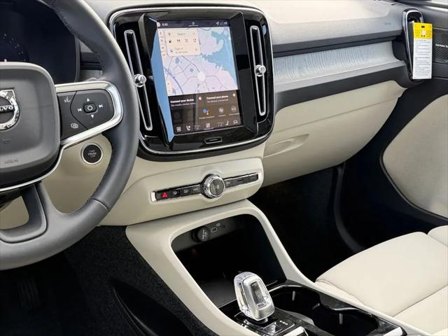 2026 Volvo XC40 Ultra, B5 AWD Gas (mild hybrid), Dark