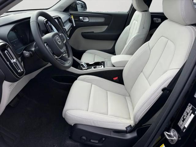 2026 Volvo XC40 Ultra, B5 AWD Gas (mild hybrid), Dark