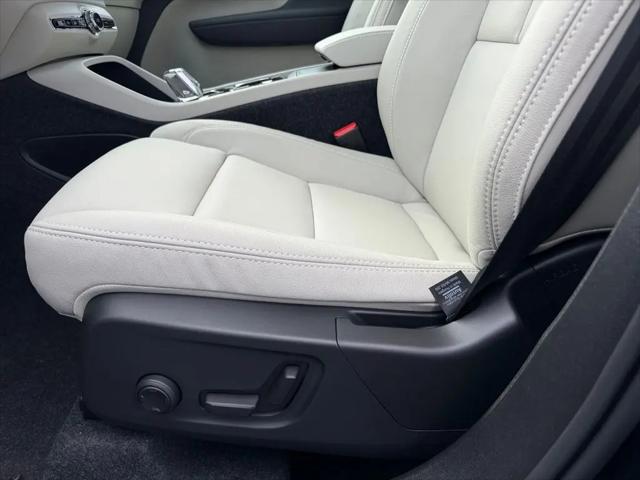 2026 Volvo XC40 Ultra, B5 AWD Gas (mild hybrid), Dark