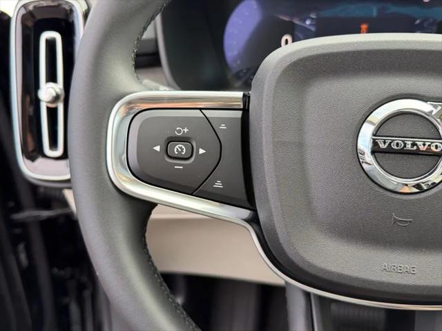 2026 Volvo XC40 Ultra, B5 AWD Gas (mild hybrid), Dark