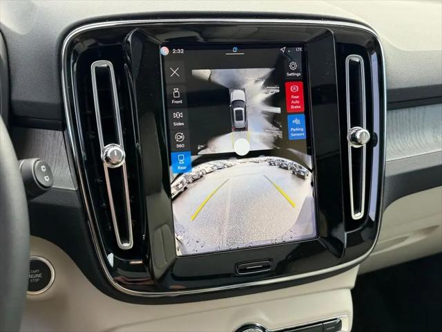 2026 Volvo XC40 Ultra, B5 AWD Gas (mild hybrid), Dark