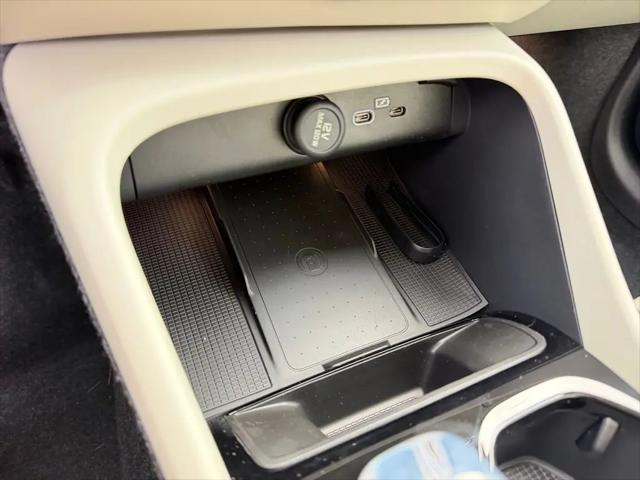 2026 Volvo XC40 Ultra, B5 AWD Gas (mild hybrid), Dark