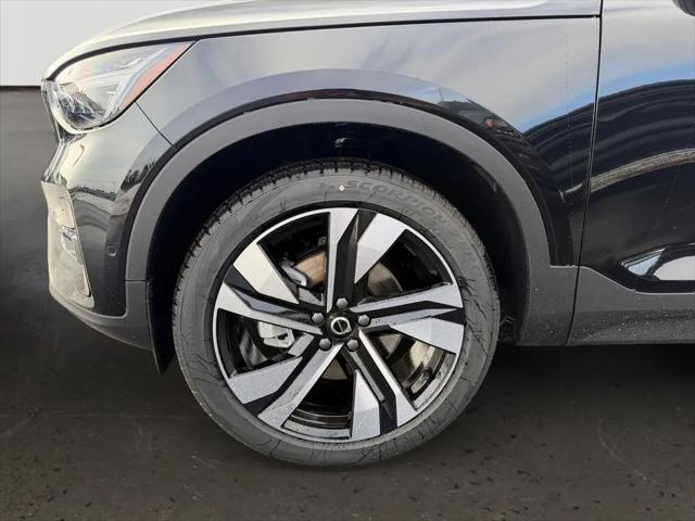 2026 Volvo XC40 Ultra, B5 AWD Gas (mild hybrid), Dark