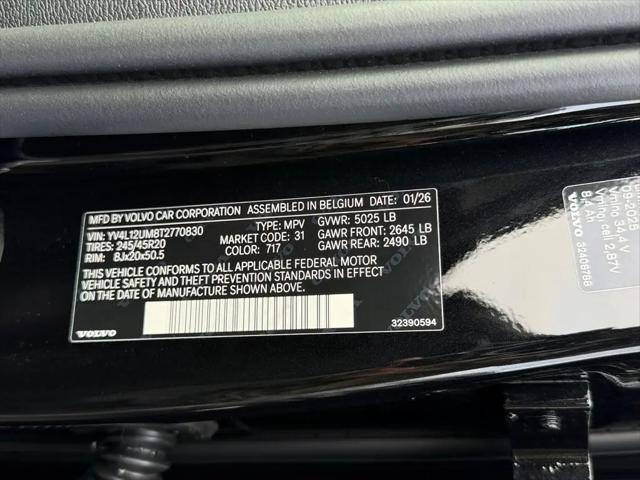 2026 Volvo XC40 Ultra, B5 AWD Gas (mild hybrid), Dark