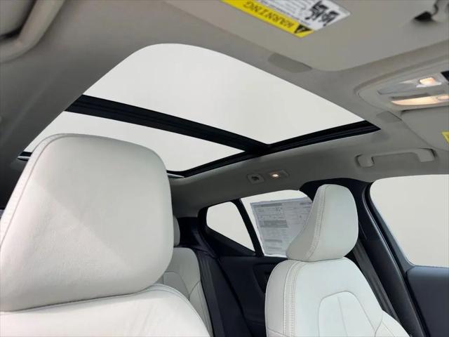 2026 Volvo XC40 Ultra, B5 AWD Gas (mild hybrid), Dark
