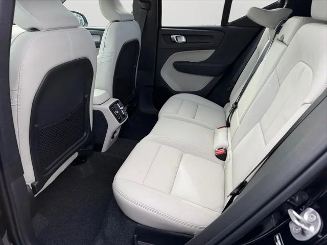 2026 Volvo XC40 Ultra, B5 AWD Gas (mild hybrid), Dark