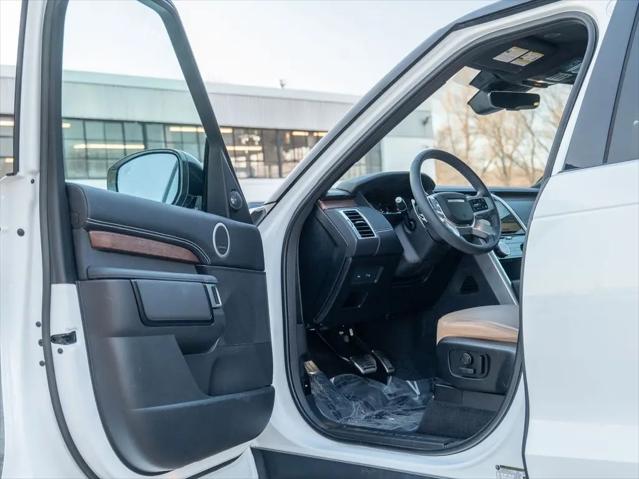 2024 Land Rover Discovery P300 Dynamic SE