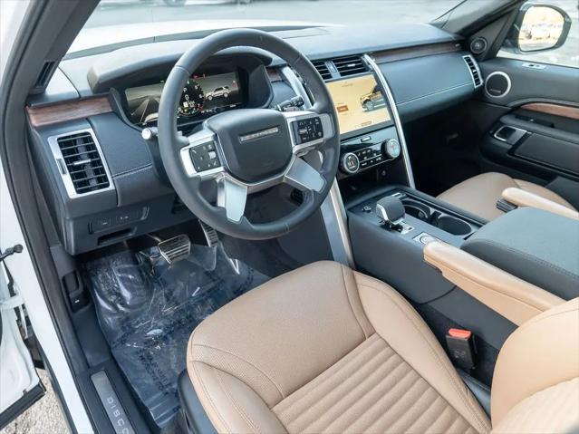 2024 Land Rover Discovery P300 Dynamic SE