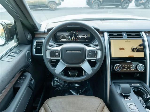 2024 Land Rover Discovery P300 Dynamic SE