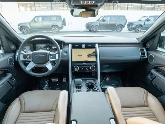 2024 Land Rover Discovery P300 Dynamic SE